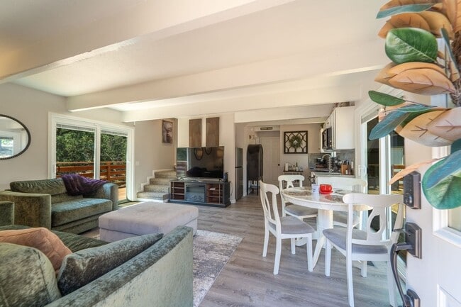 Building Photo - 19220 Pleasantview Dr