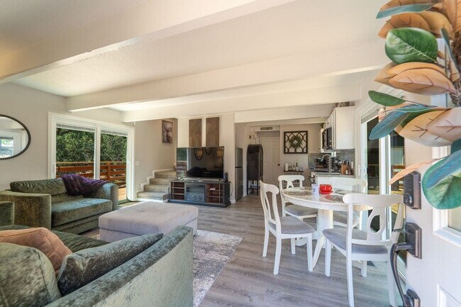 Foto del edificio - 2 BR w/ Loft