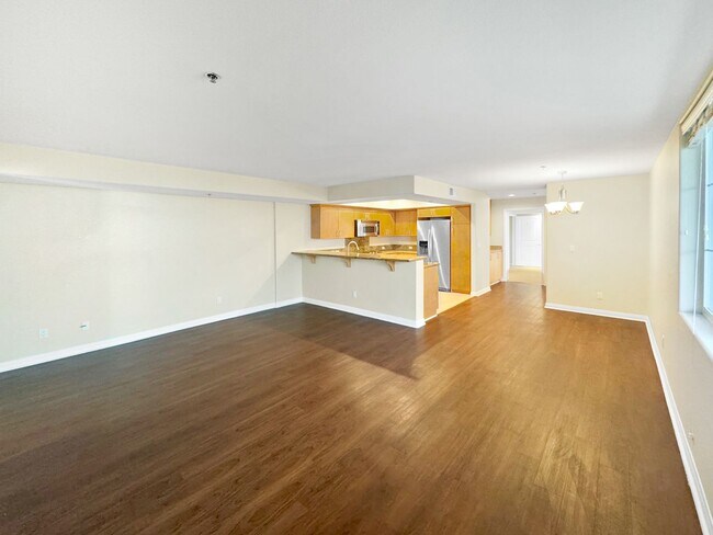 Building Photo - SD: Steps from the Beach: 2BD/2BA Condo in Pacific Beach with Balcony, W/D & Covered Parking