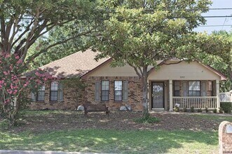 Building Photo - 2312 Rockhill Rd
