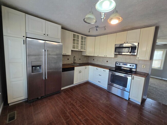 Foto del edificio - 1803 Oak Tree Ct