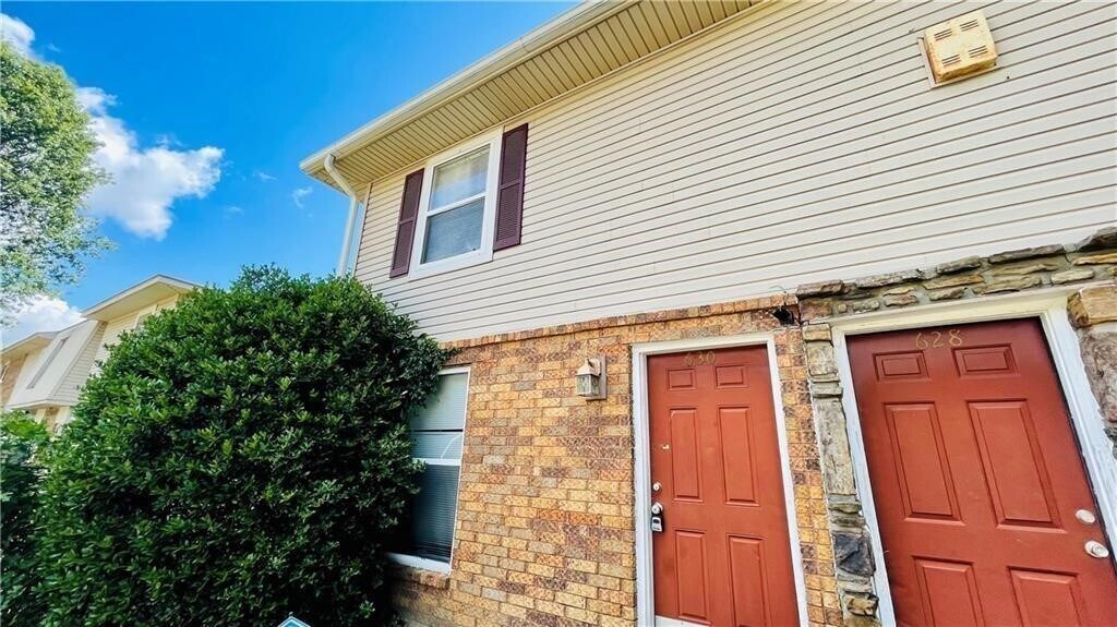 Foto principal - 630 N Betty jo Drive