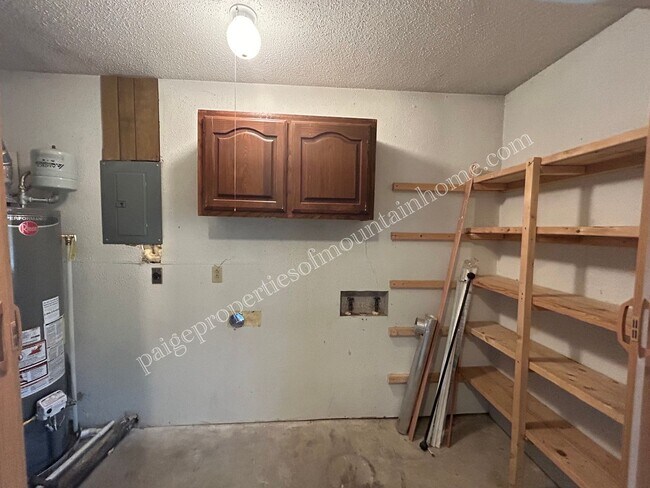 Building Photo - Kenway St Home