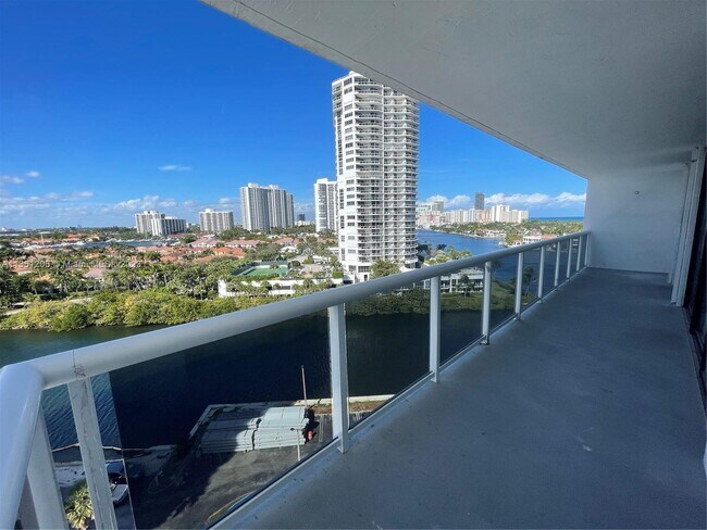 Foto del edificio - 20515 E Country Club Dr