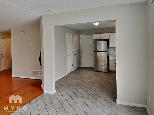 Foto del edificio - 5685 English Rose Dr