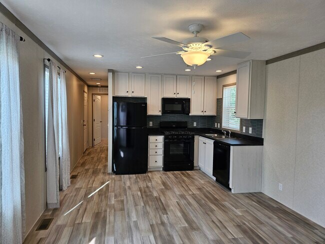 Foto del edificio - 2316 Birch St