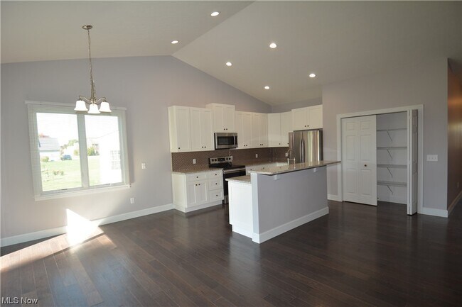 Building Photo - 312 Garfield Dr