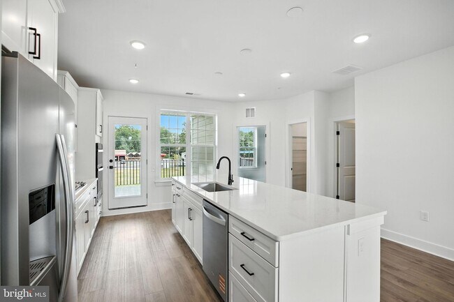 Foto del edificio - 10834 Cedar Ave