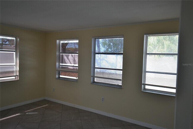 Foto del edificio - 1351 Whitehall Ln