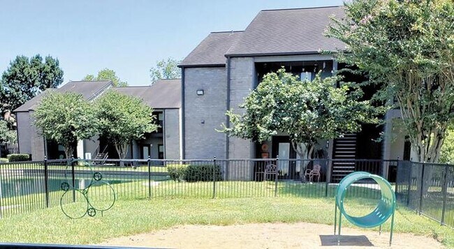 Foto del edificio - 2218 Place Rebecca Ln