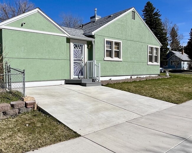 Building Photo - Charming Corner Lot with Large Backyard & ...