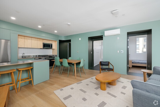 4 habitaciones, 2 baños - 987 pies cuadrados - Sala de estar - Comma Barrington Co-Living