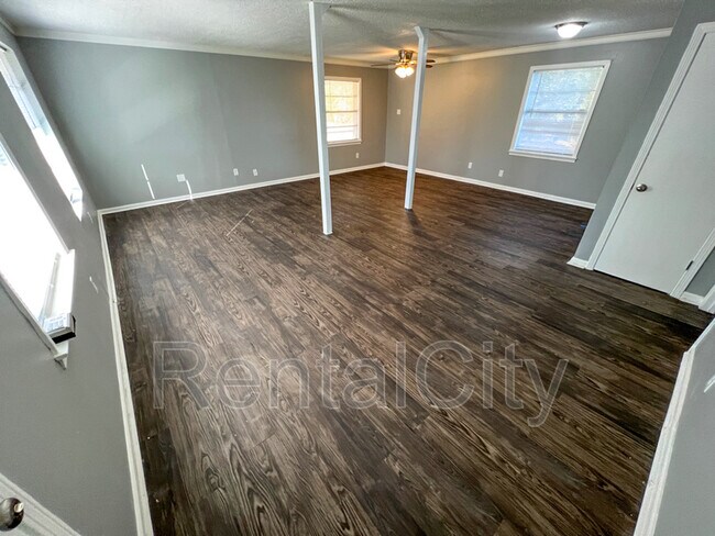 Building Photo - 276 E Shelby Dr