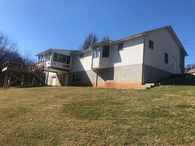 Foto del edificio - 851 Rawhide Trail Lenoir City TN 37772