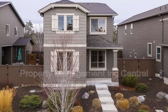 Building Photo - 2860 Yew Park Ln