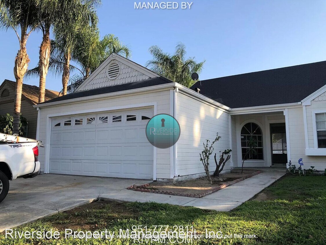 Foto principal - 3 br, 2 bath House - 1124 Massachusetts Ave