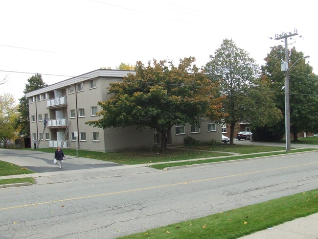 Building Photo - 344 Regina St N
