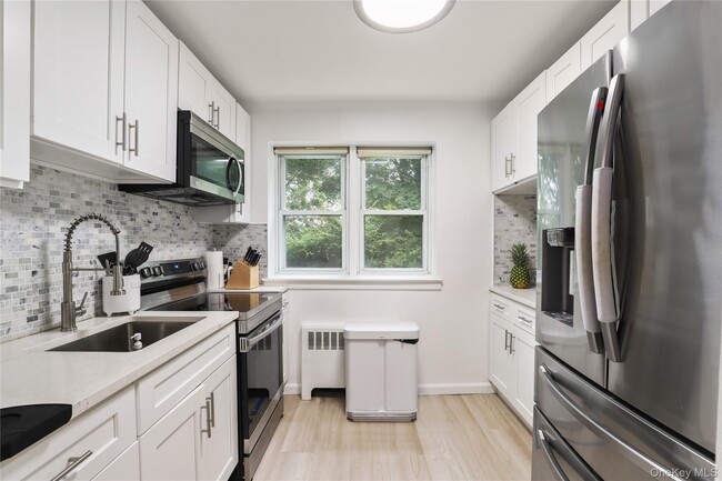 Building Photo - 140 N Broadway