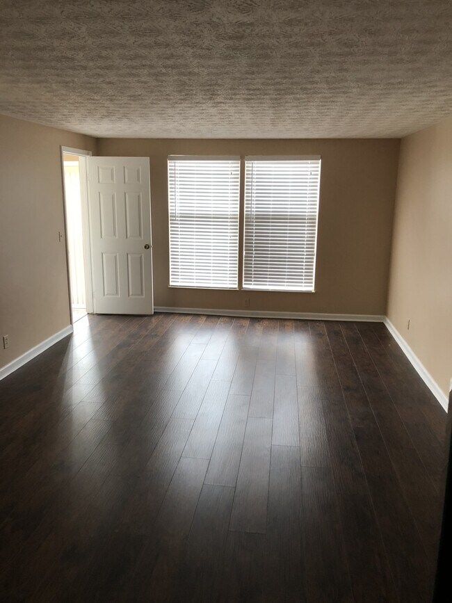 Foto del edificio - 4283 Parkview Ct