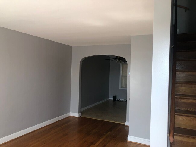 Building Photo - 2 Bedroom 1 Bath Baltimore City
