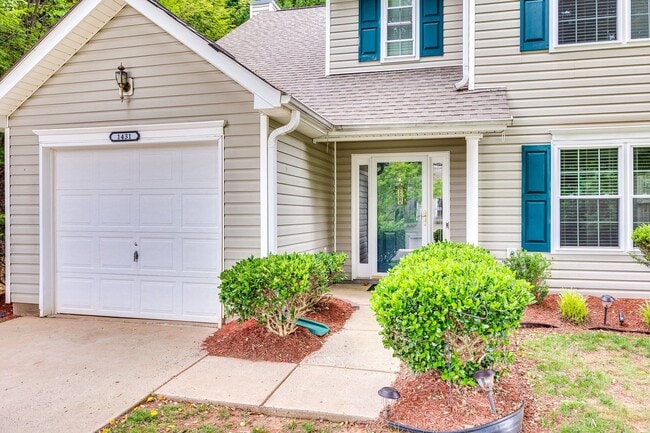 Building Photo - Beautiful, well maintained home in the hea...