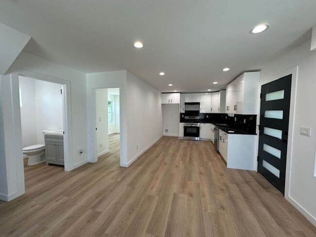 Building Photo - Brand new 3-bedroom, 2-bathroom designed f...