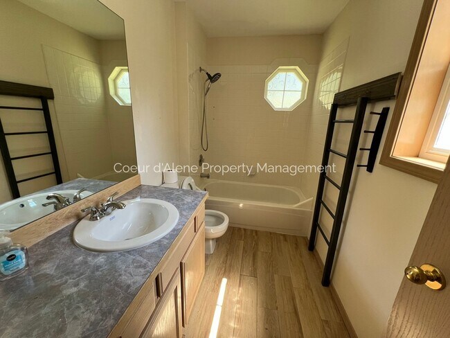 Foto del edificio - 2 bed, 2 bath condo
