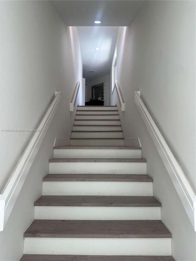 Building Photo - 9257 NW 9th Pl