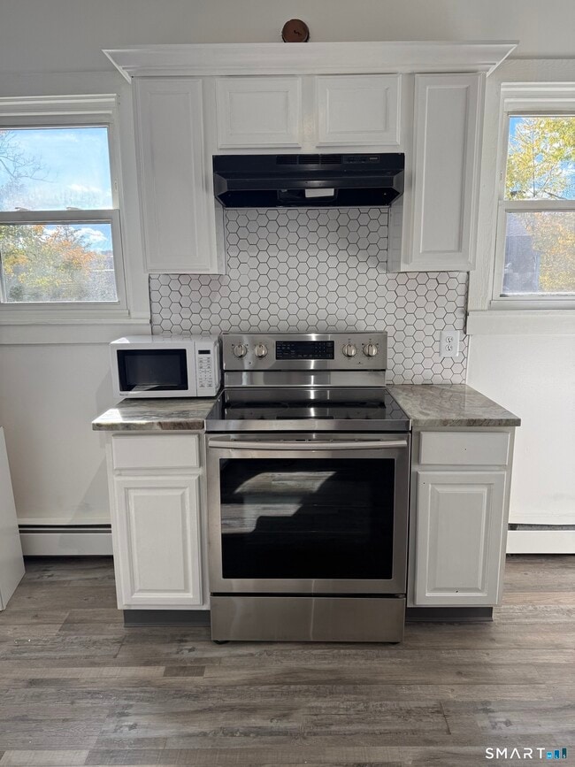 Building Photo - 2657 Main St