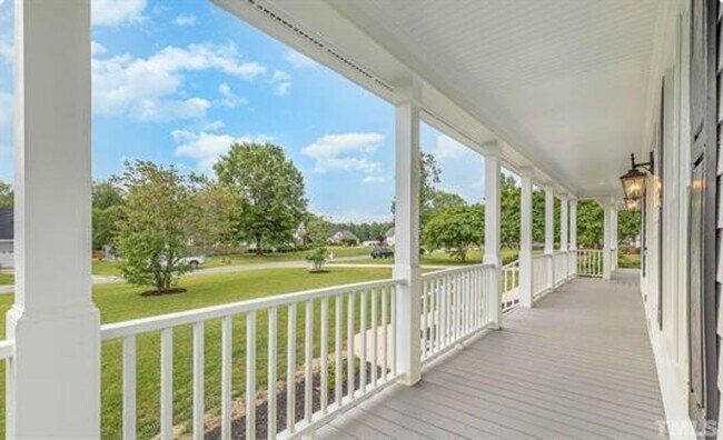 Foto del edificio - Fantastic Angier Home