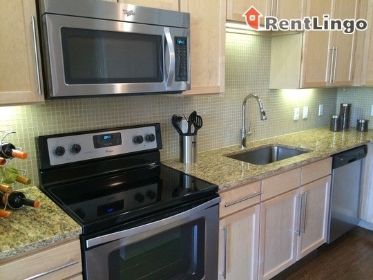 Building Photo - 8740 Westheimer Rd