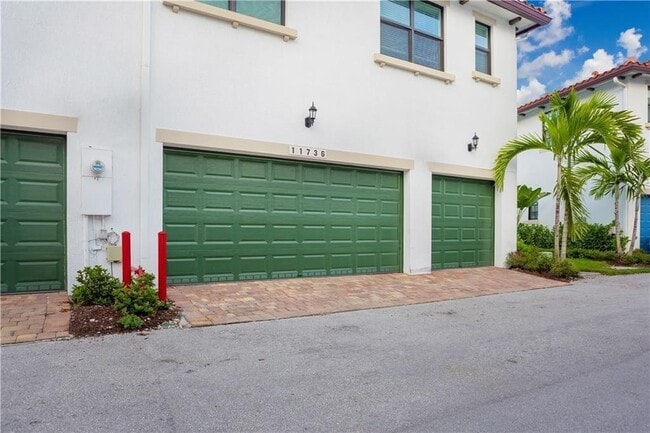 Photo - Southwest 13th Court, Pembroke Pines, FL 33025 - 3 BR 3.5 BA townhouse