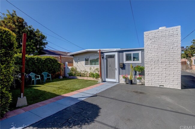 Foto del edificio - 15627-15629 Freeman Avenue