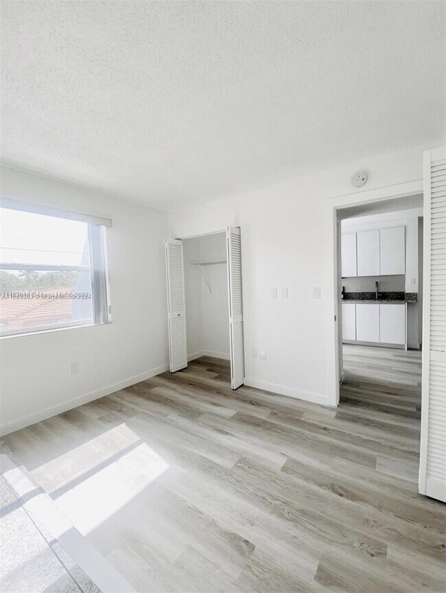 Foto del edificio - 2575 SW 27th Ave
