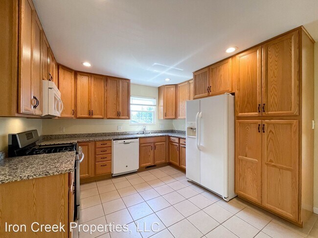 Foto del edificio - 3 br, 2 bath House - 23 Max Street