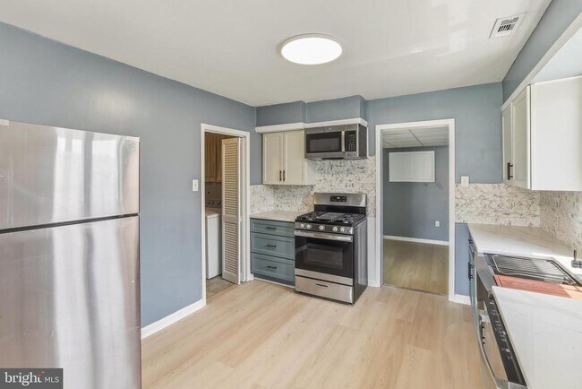 Foto del edificio - 1037 Monmouth Rd