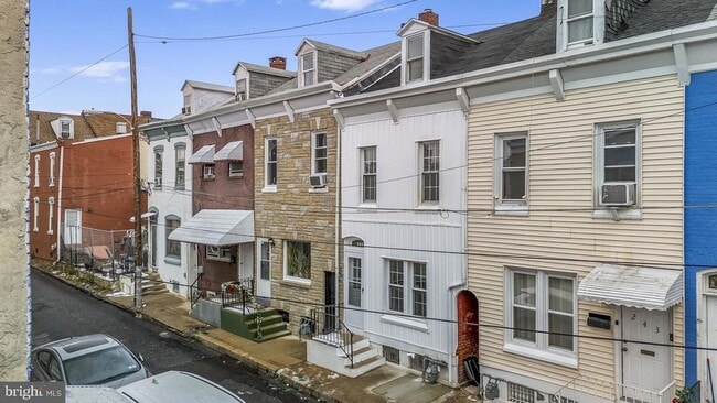 Building Photo - 245 Mulberry St