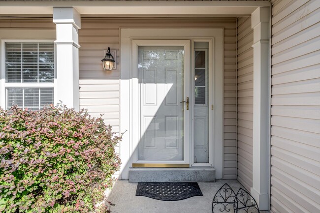 Building Photo - 1583 Briarchase Dr