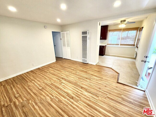 Foto del edificio - 947 Victoria Ave