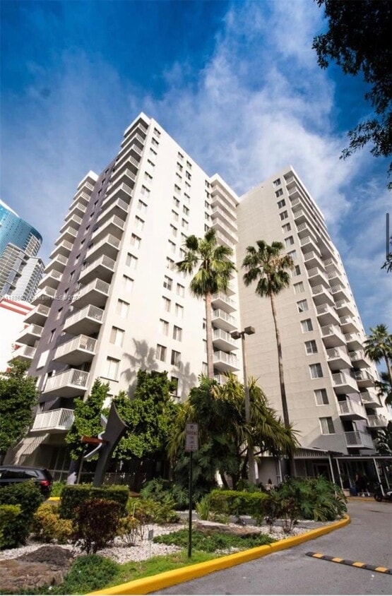 Foto principal - 800 N Miami Ave