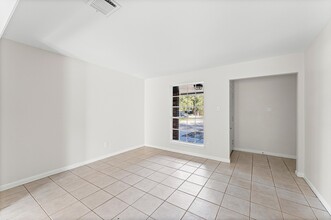 Building Photo - 3427 Dovie Dr