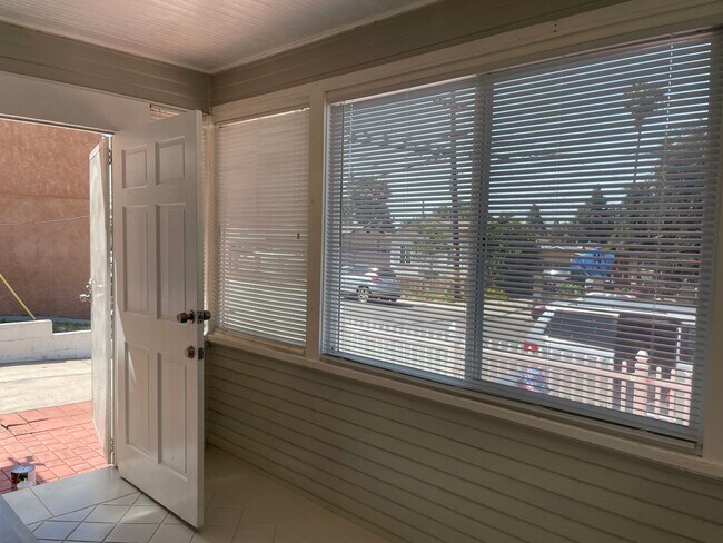 Foto del edificio - Gorgeous 2-bedroom house for rent! Best De...