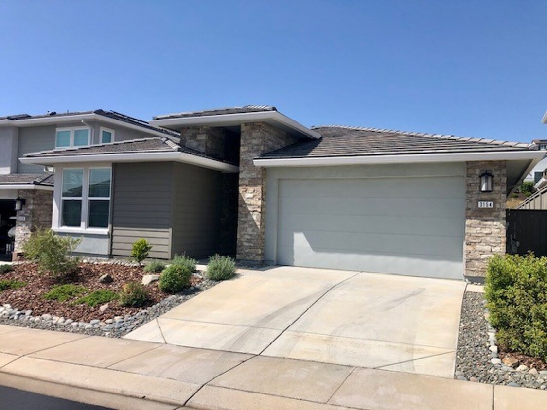 Foto principal - Beautiful 3-Bedroom Home in Russell Ranch ...