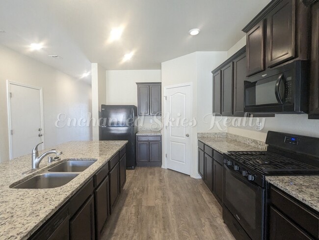 Building Photo - 3517 Wild Horse Rd NE