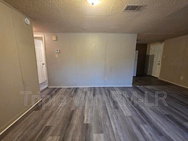 Building Photo - 804 W 45th St