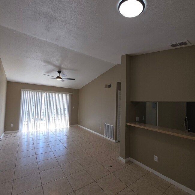 Foto del edificio - 5207 Via Hacienda Cir