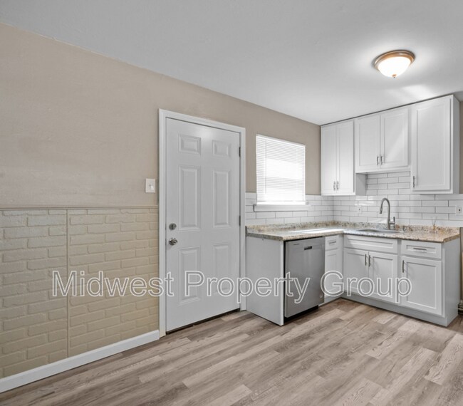 Foto del edificio - 23 Juno Dr