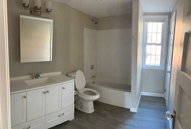 BATHROOM - 29 Nightingale Ave