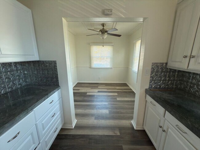 Foto del edificio - 1130 E Workman Ave