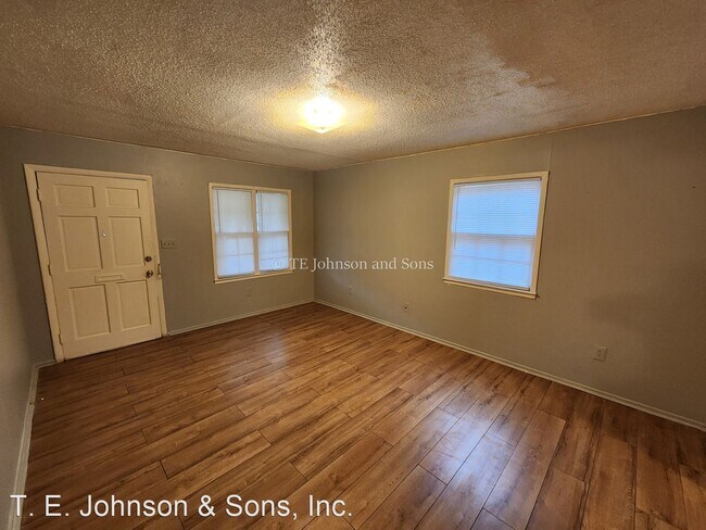 Building Photo - 3 br, 1.5 bath House - 831 Woodcote St.